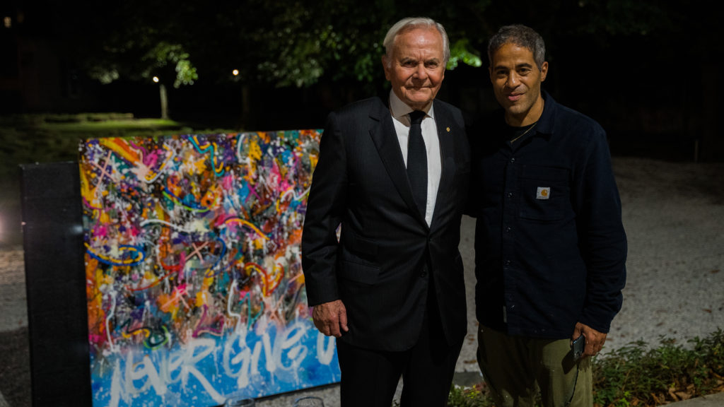 Bernard Magrez en compagnie de l'Artiste JonOne pour le vernissage et le début du jeu concours